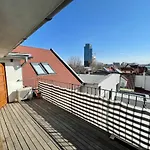 Apartmán Beautiful And Romantic Penthouse With Two Terraces