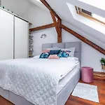 Apartmán Beautiful And Romantic Penthouse With Two Terraces *