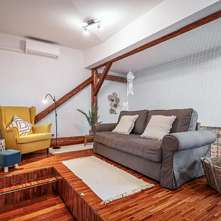 Apartmán Beautiful And Romantic Penthouse With Two Terraces Bratislava
